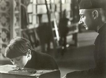 Pleasence watches as Duncan kisses the amulet