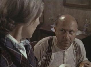 Doris Petrie informs Pleasence of Carol Kane's pregnancy